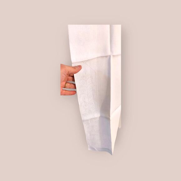 Vintage White Hand Towels w/ Border Motifs Excellent Condition (Set of 3) 20x36" - Picture 13 of 16